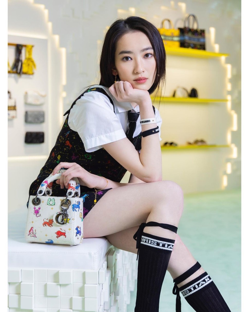 在林愷鈴的IG上，可以見到她為名個名牌拍的照片。